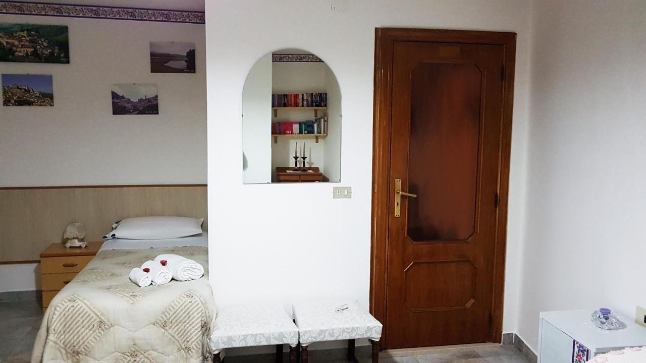 B&B Regina Elena Pignola Buitenkant foto